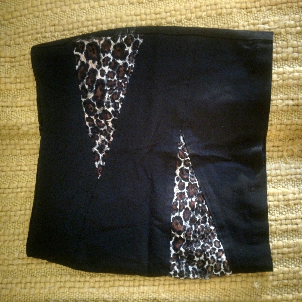 Tight black leopard mini skirt with zipper size s